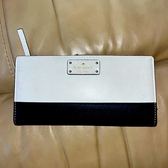 Kate Spade Wallet - Picture 1 of 3
